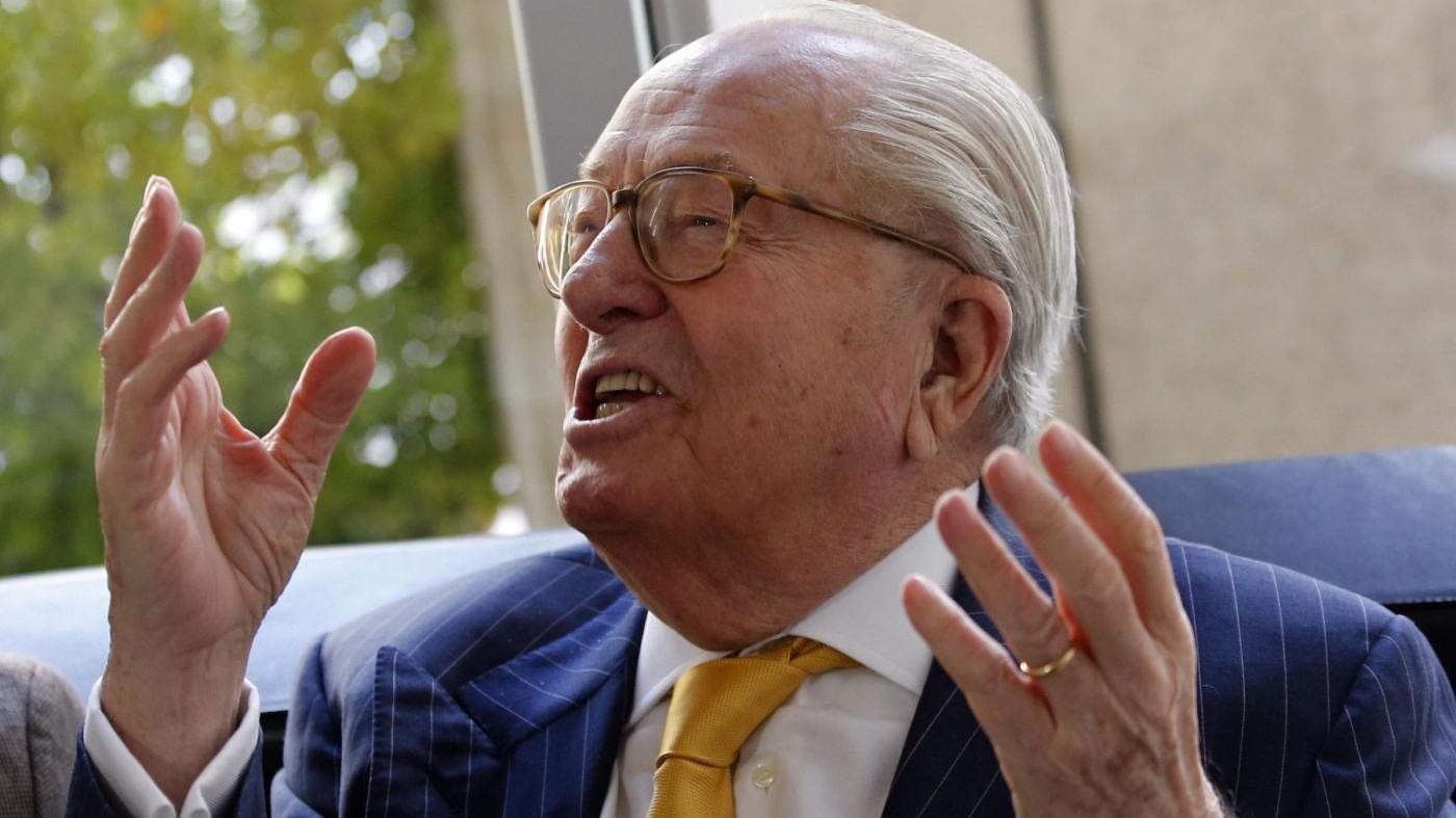 Sminuì camere a gas nazisti: a Le Pen padre 30mila euro multa