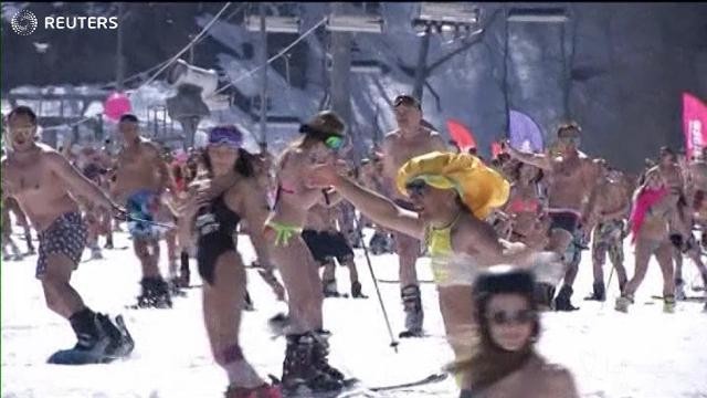 Russia: in bikini sulla neve