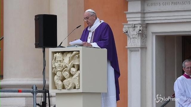 Il Papa: “Non farsi imprigionare dalla macerie della vita”