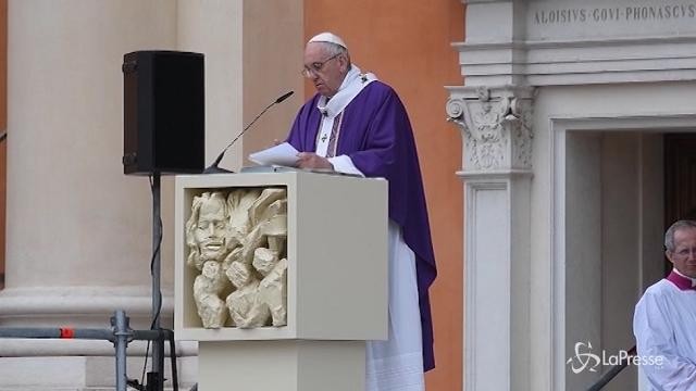 Il Papa in visita tra i terremotati dell’Emilia