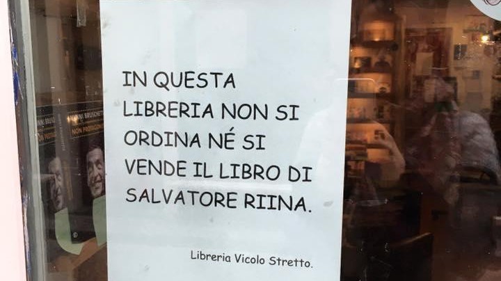 Catania, libreria chiude scaffali a libro Riina jr