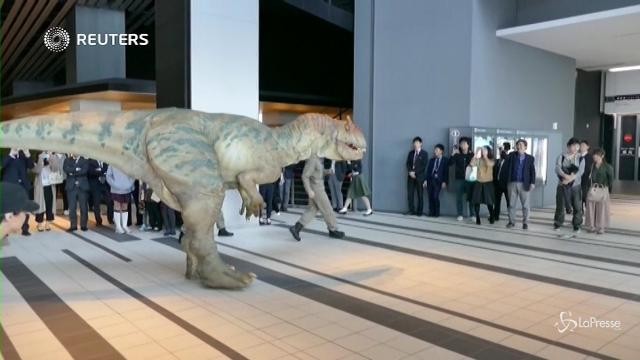 Tokyo, la tecnologia mette in movimento i dinosauri