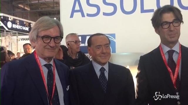 VIDEO Anche Silvio Berlusconi al Salone del Mobile