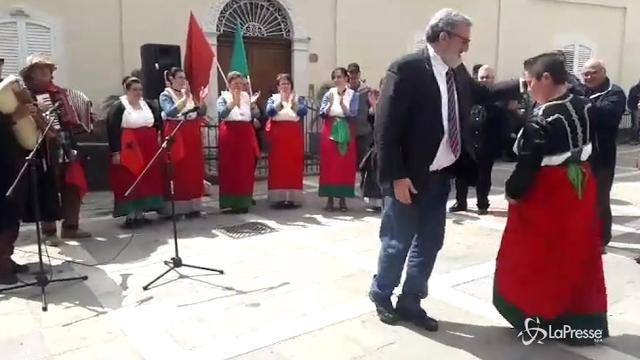 Emiliano si infortuna mentre balla
