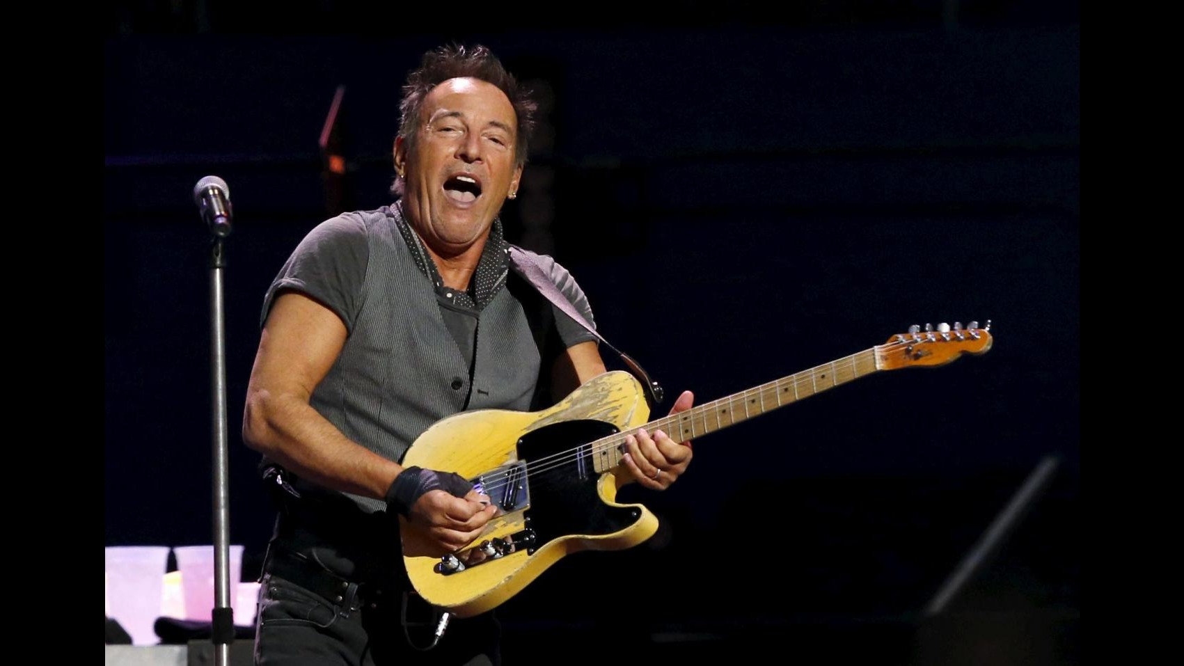 Springsteen si schiera con la comunità Lgbt e annulla concerto