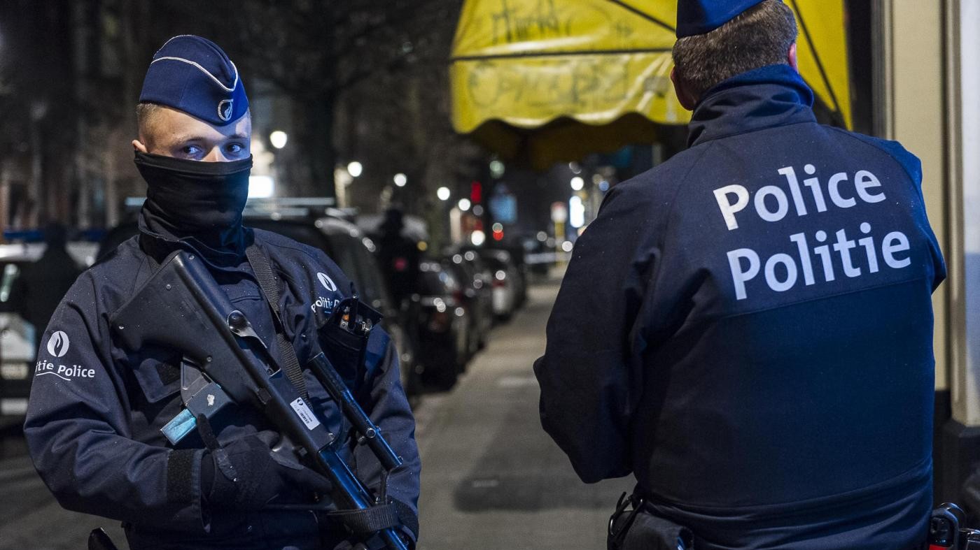 Bruxelles, arrestato un sesto uomo. Nuovo blitz a Etterbeek