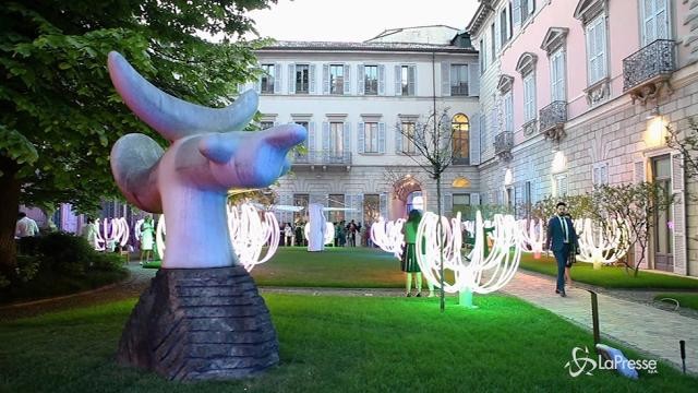 “Poesie di Neon” illumina le notti del Fuorisalone
