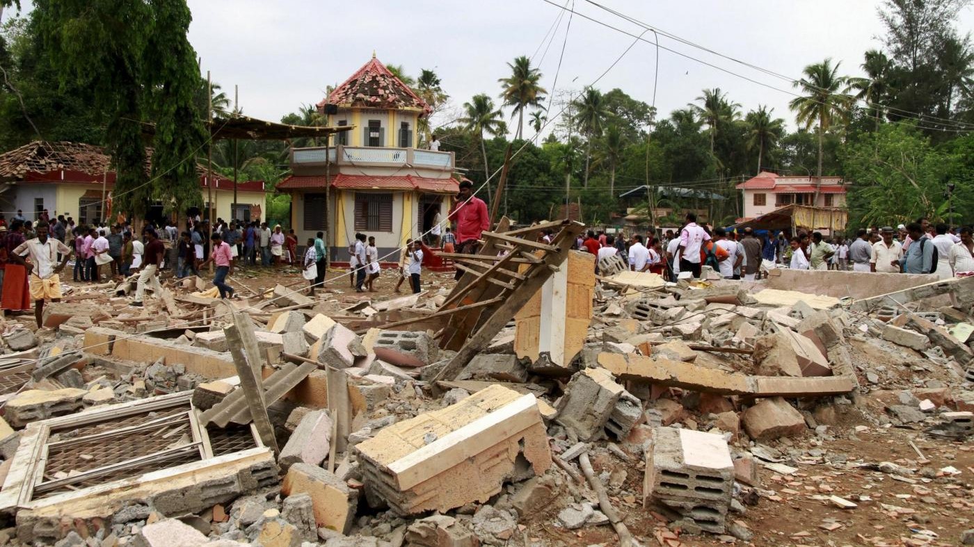 India, incendio in un tempio: oltre 100 morti, 350 i feriti