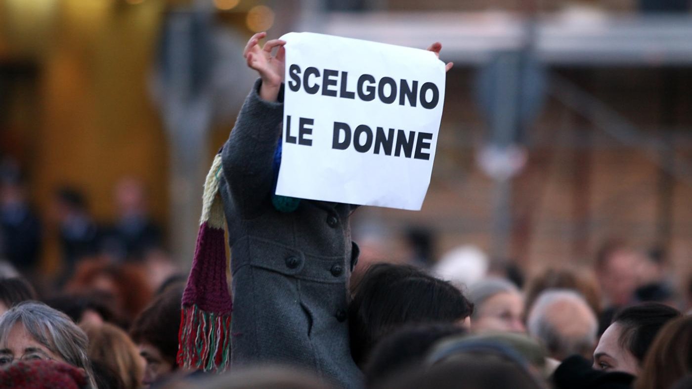 Aborto, per la prima volta in Italia sono meno di 100 mila l’anno