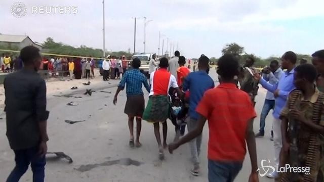 Somalia: autobomba contro militari