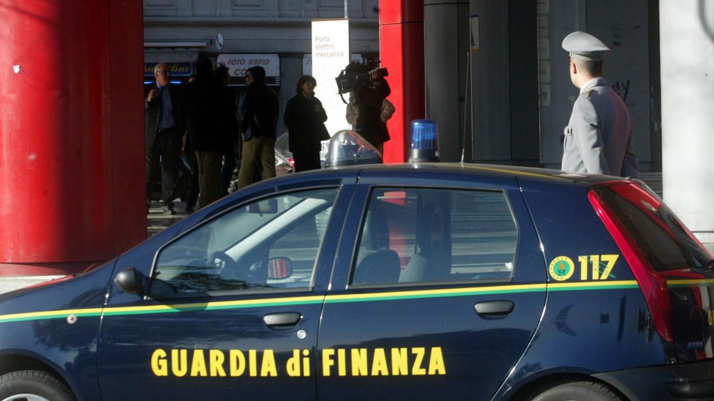 Vibo Valentia, Finanza sequestra 47 immobili per abusi edilizi