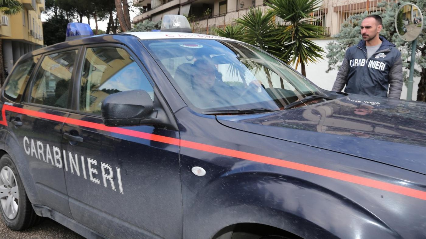 Caserta, picchia mendicante per estorcerle l’elemosina: arrestato