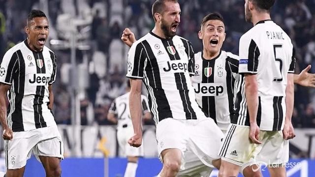 Champions, è grande Juve: 3-0 al Barcellona