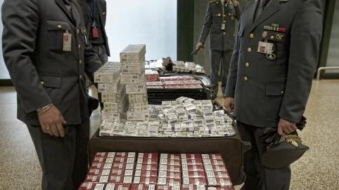 Palermo, sigarette di contrabbando nello zucchero: denunciato