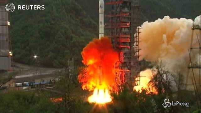 Cina, lanciato il primo satellite ad alta capacità di trasmissione