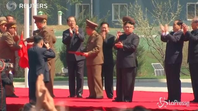 Corea del Nord,  Kim Jong Un trova il tempo di tagliare nastri
