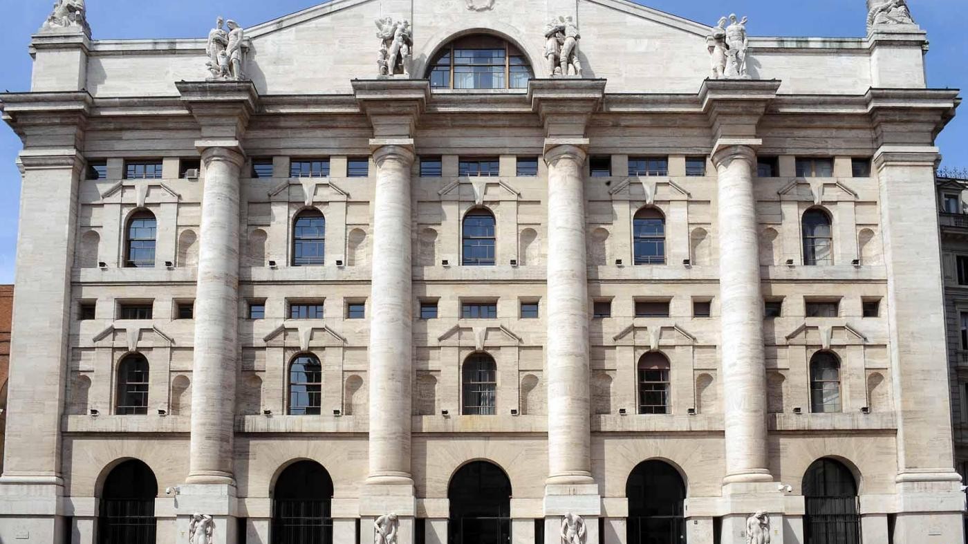 Borsa, Milano chiude brillante: boom di acquisti su banche