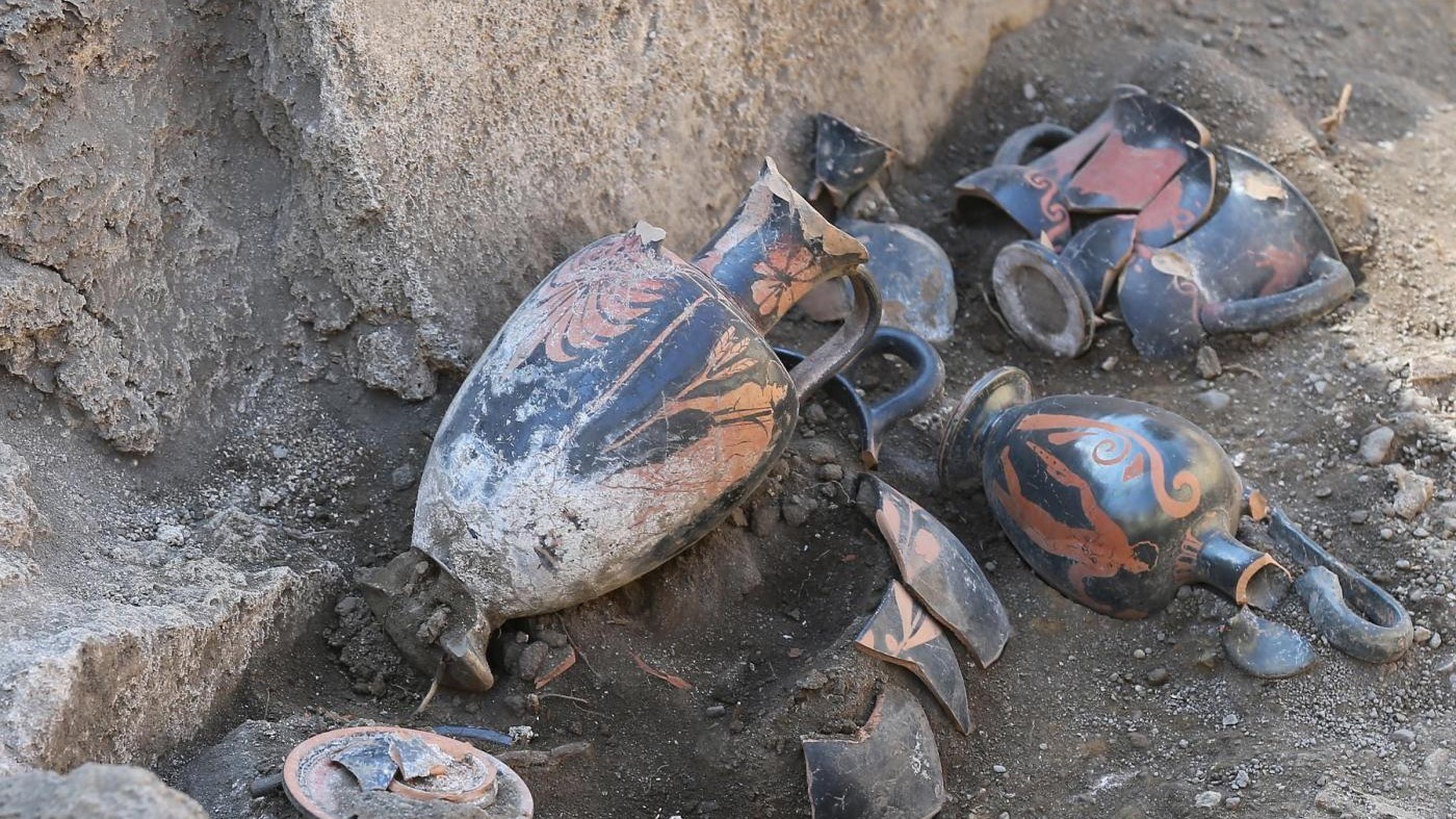 Enna, reperti archeologici sequestrati in casa pregiudicato