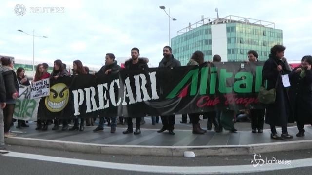 C’è l’intesa su Alitalia, prima il Referendum