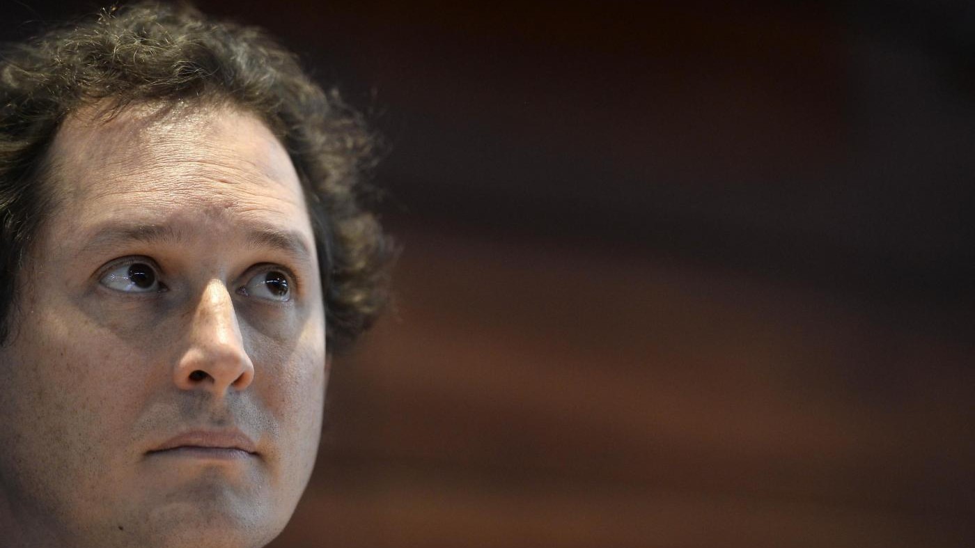 Elkann: Fusioni solo con grandi, possibili 10 mld di risparmi