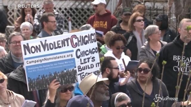 Chicago, manifestazione contro la violenza e l’uso delle armi