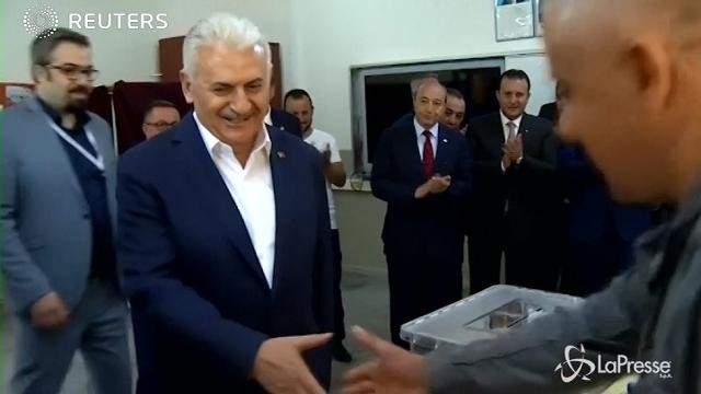 VIDEO Il voto del primo ministro turco Binali Yildirim