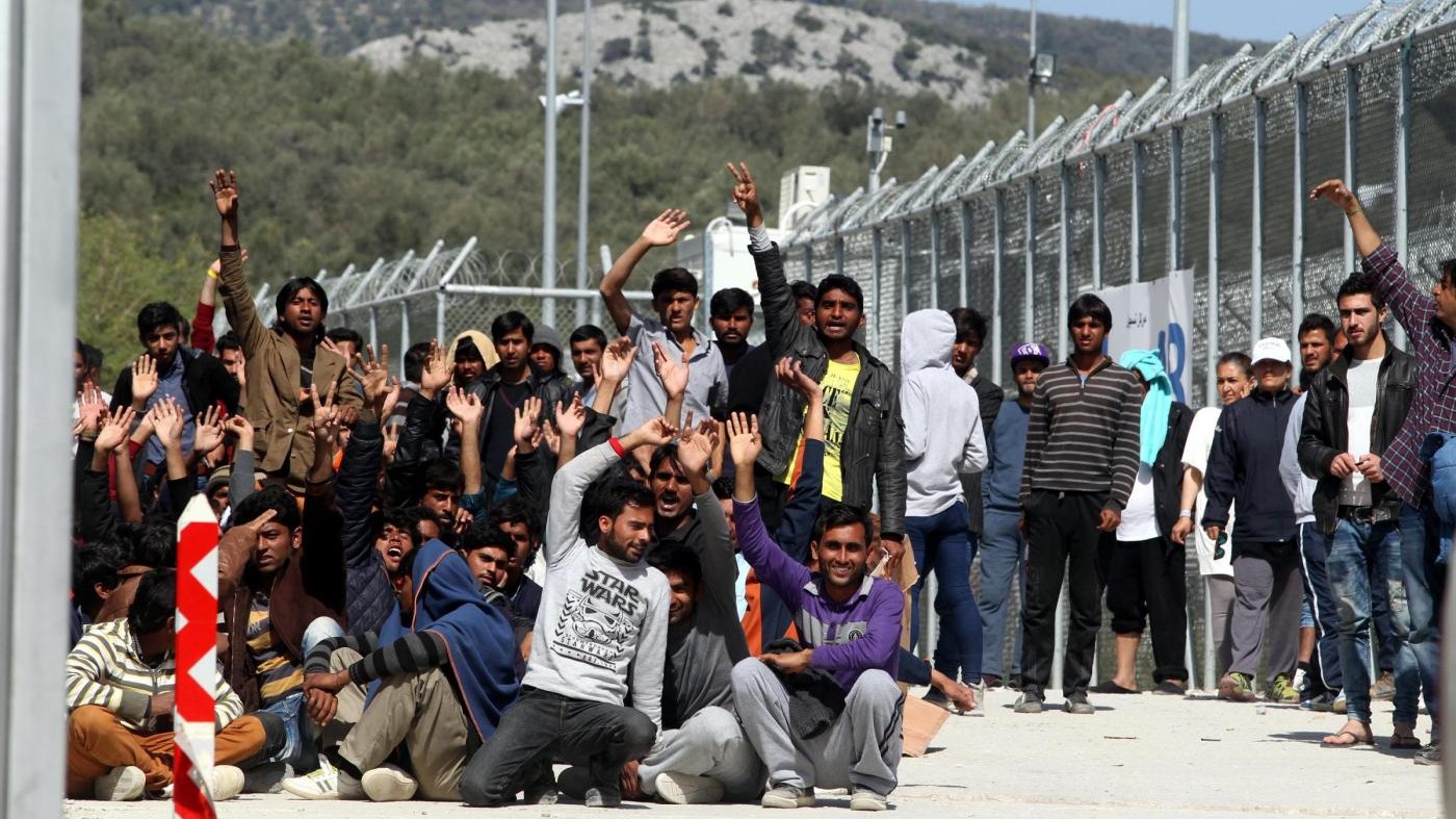 Migranti, Msf: A Lesbo bimbi detenuti in condizioni miserabili
