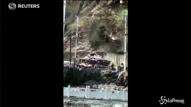 Cina, crolla un edificio: sette dispersi