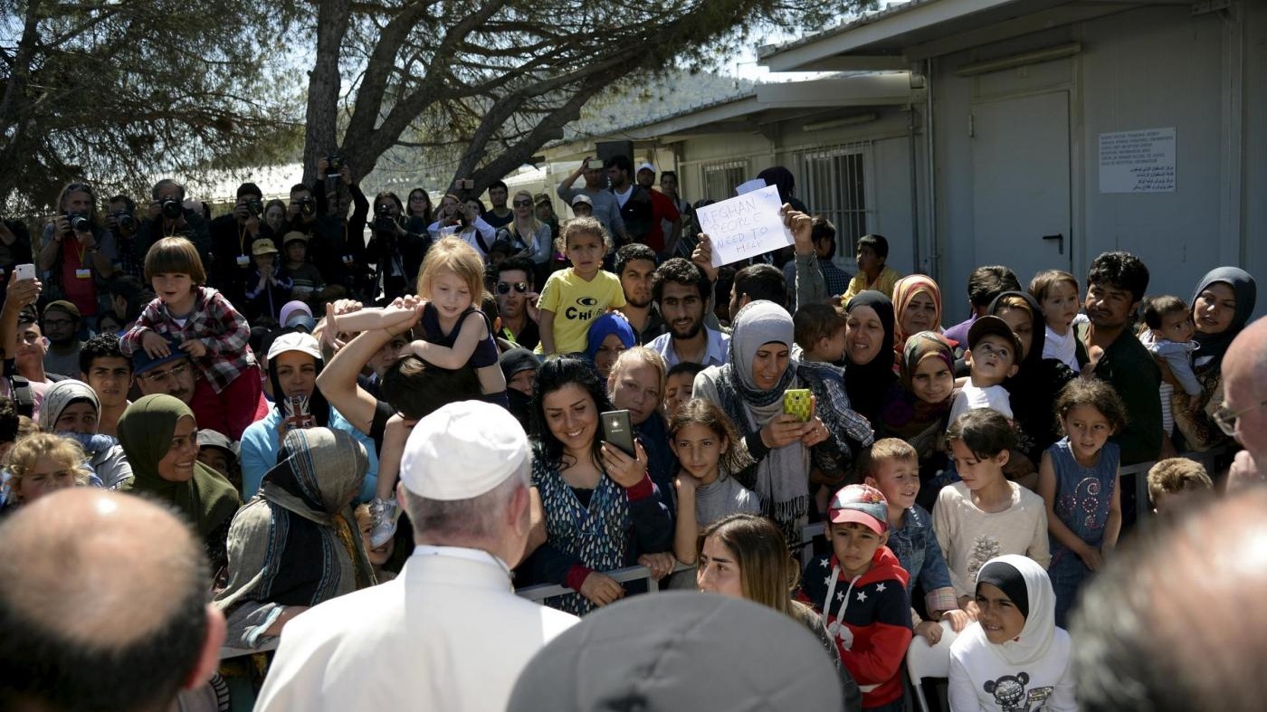 Papa: Stop traffico armi, sostenere e non isolare chi affronta emergenza