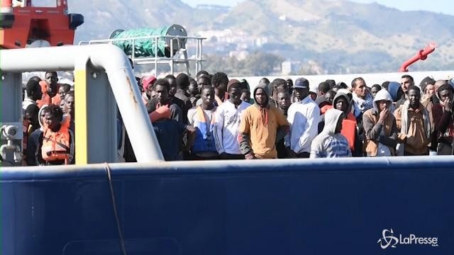 Messina, l’arrivo di oltre mille migranti