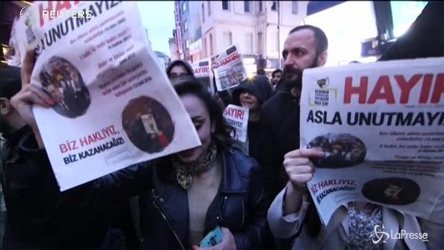 VIDEO Istanbul, la protesta contro il risultato del referendum