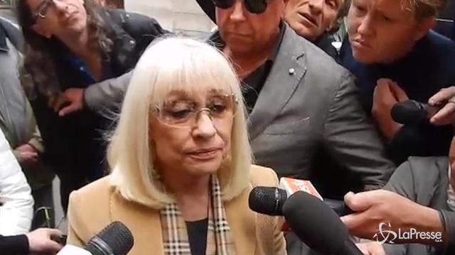 L’addio a Boncompagni, Raffaella Carrà: “Di Gianni mi tengo stretta il ricordo dell’uomo”