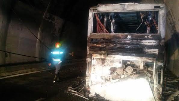 Gran Sasso a fuoco bus degli spettatori di Amici