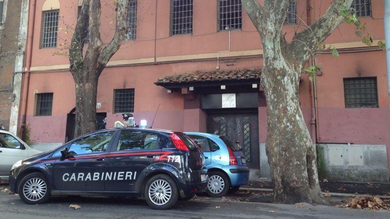 Milano, trasporta 3 migranti minorenni nell’autocarro: arrestato