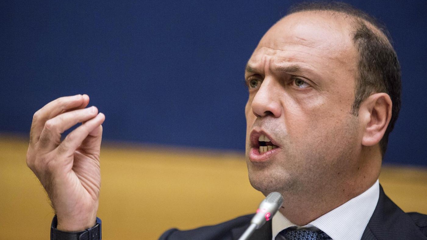 Migranti, Alfano: Non credo Egitto chiuda occhio sulle partenze