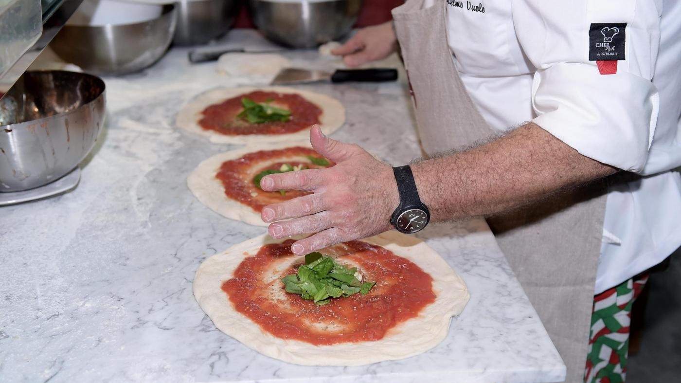 ‘Pizza sospesa’ a Bologna: ecco l’invenzione di 2 fratelli