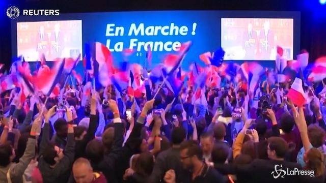 VIDEO In Francia il ballottaggio è fra Macron e Le Pen