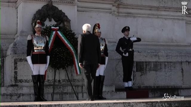 VIDEO 25 aprile: l’omaggio di Mattarella al milite ignoto