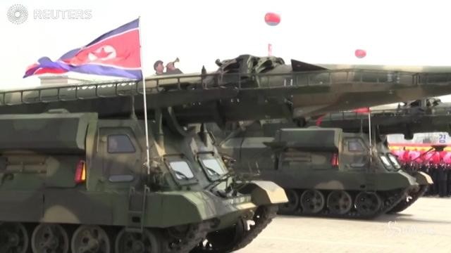 Pyongyang celebra l’85esimo anniversario del suo esercito