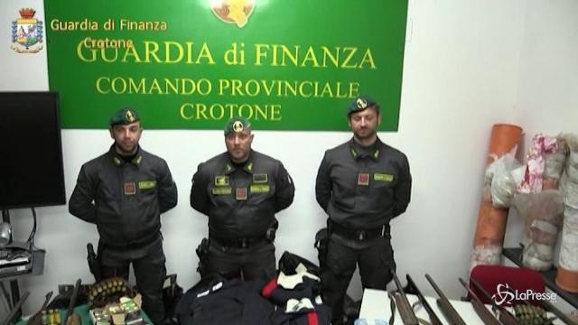 Maxi sequestro di armi nel crotonese