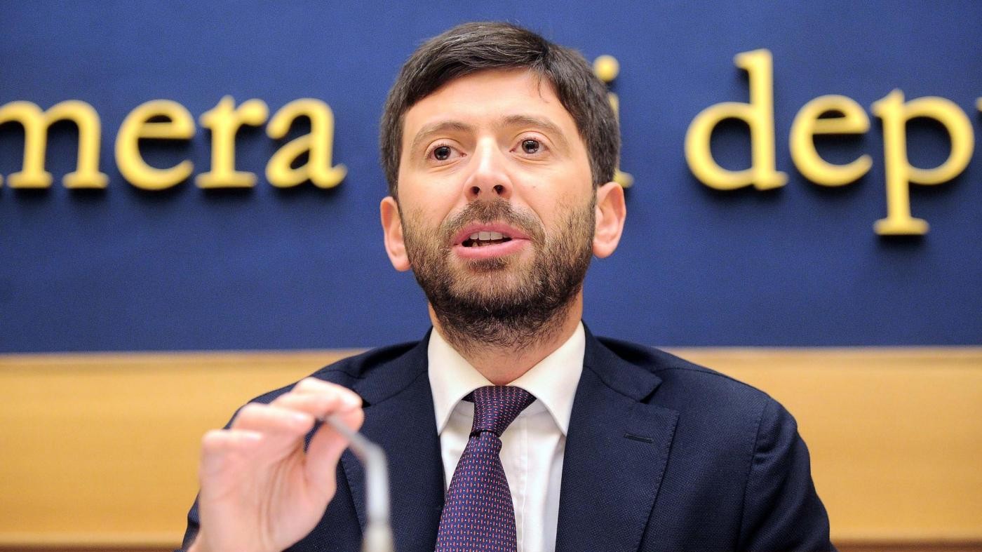 Speranza: Doppio incarico premier-segretario di Renzi non funziona