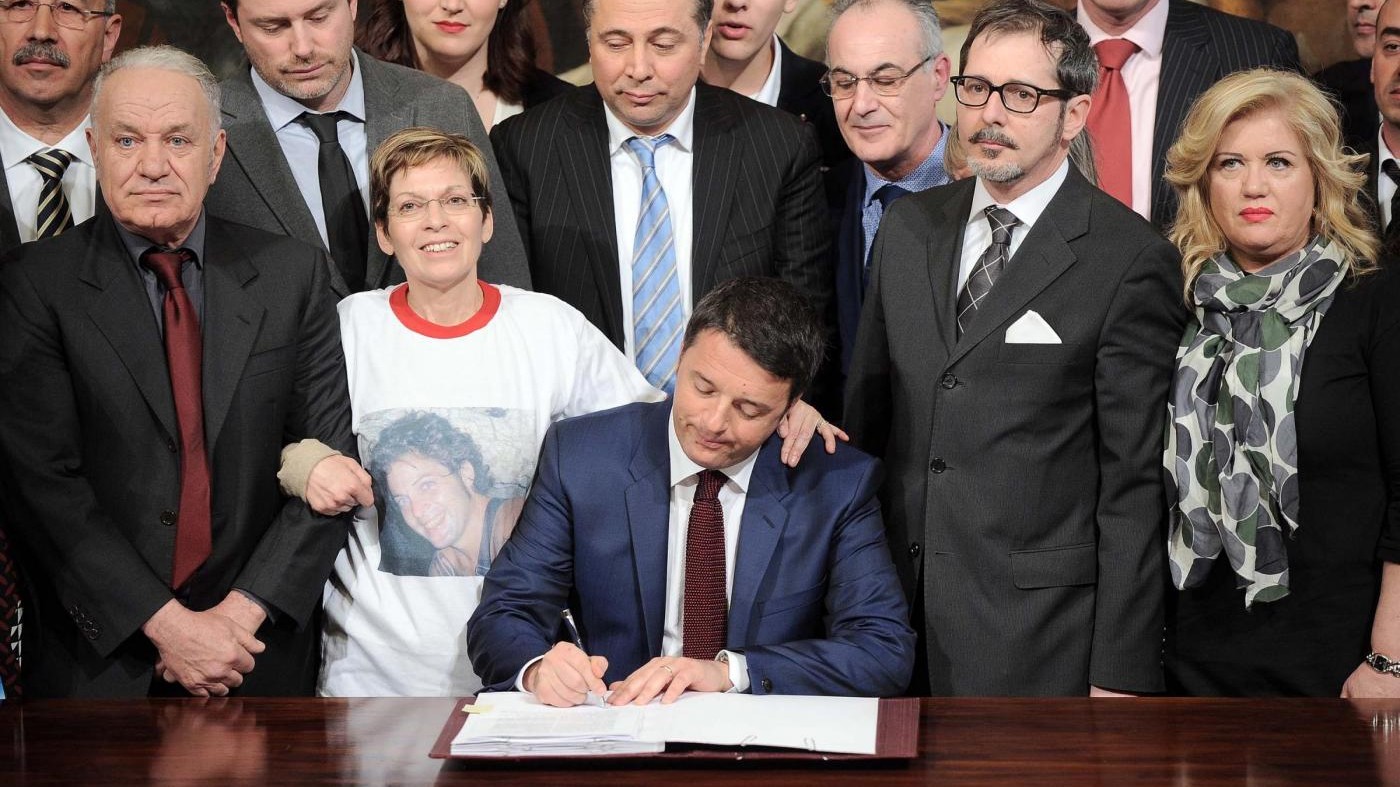 Omicidio stradale, Renzi firma legge: Non vendetta ma giustizia