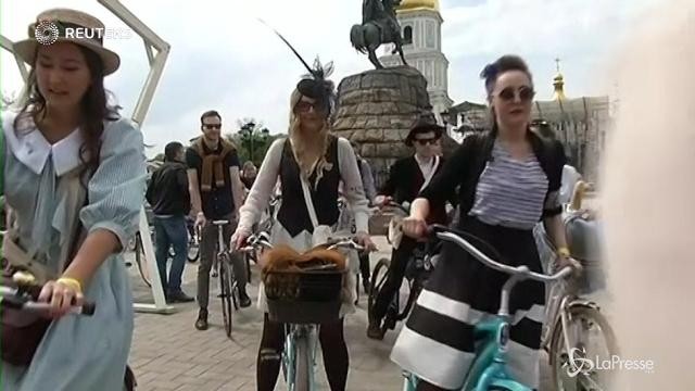 Ucraina, la gita retrò per le strade di Kiev