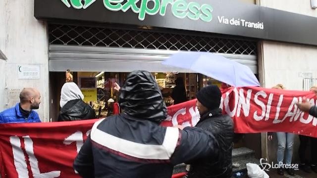 VIDEO Primo maggio, sit-in contro un supermercato a Milano
