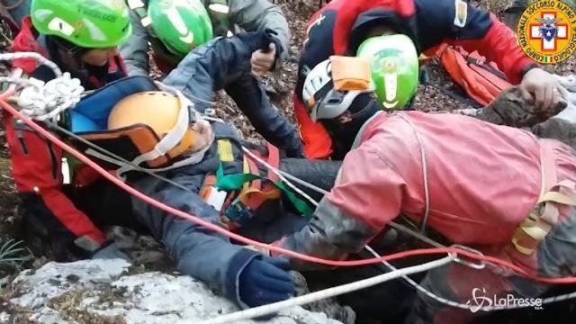 VIDEO Salva la speleologa ferita a Rieti