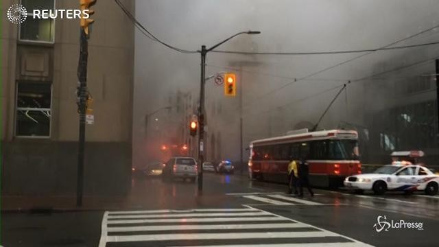 Toronto, esplosione nel quartiere finanziario