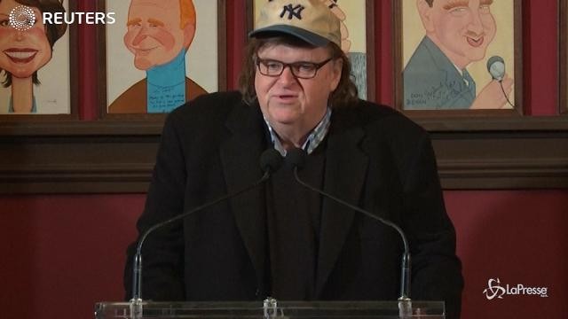 VIDEO A Broadway la satira di Michael Moore contro Trump