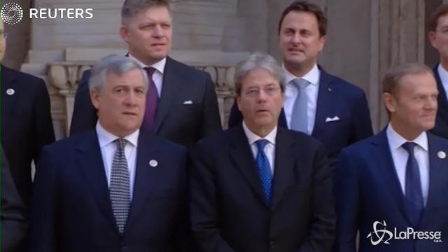Roma, foto di gruppo per i 27 leader Ue