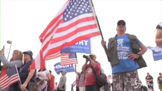 Scontri tra sostenitori e oppositori di Trump in California