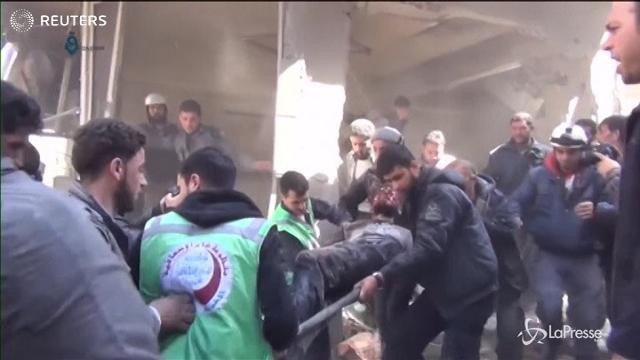 Siria: la distruzione a Damasco dopo un bombardamento aereo